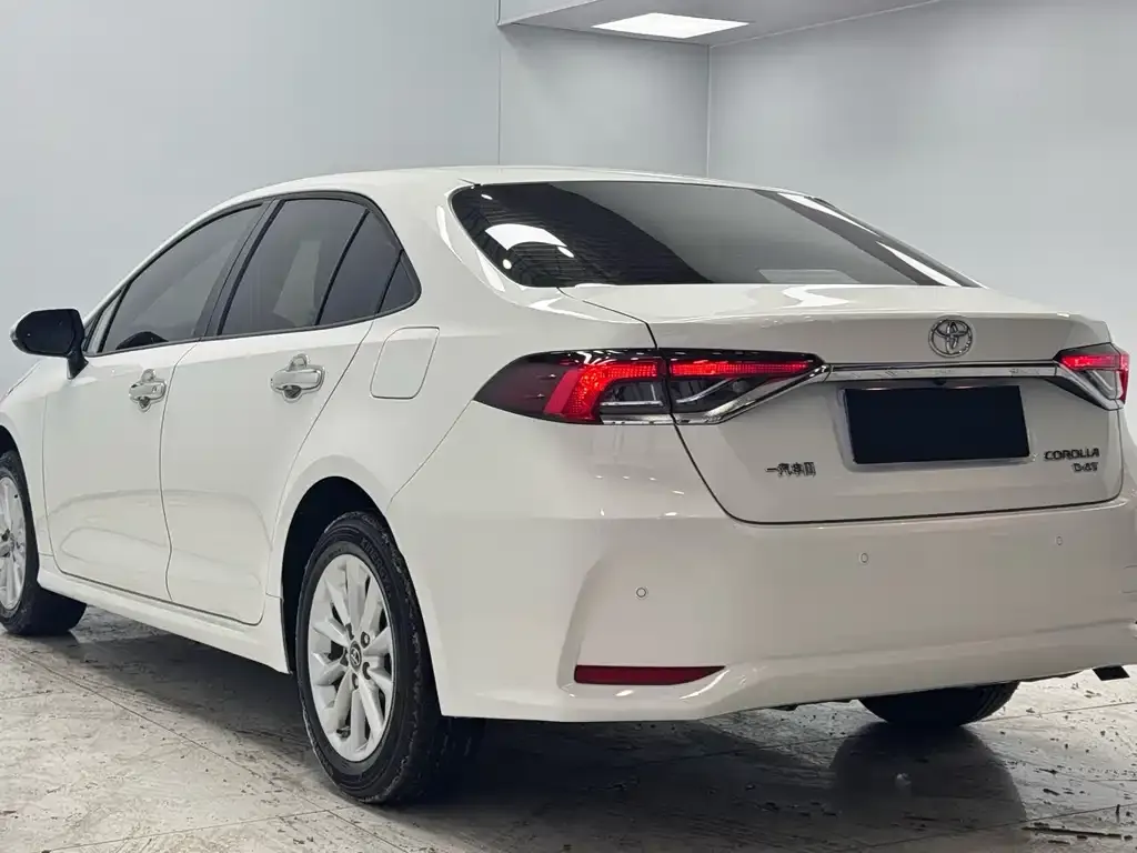Toyota Corolla — фото 10