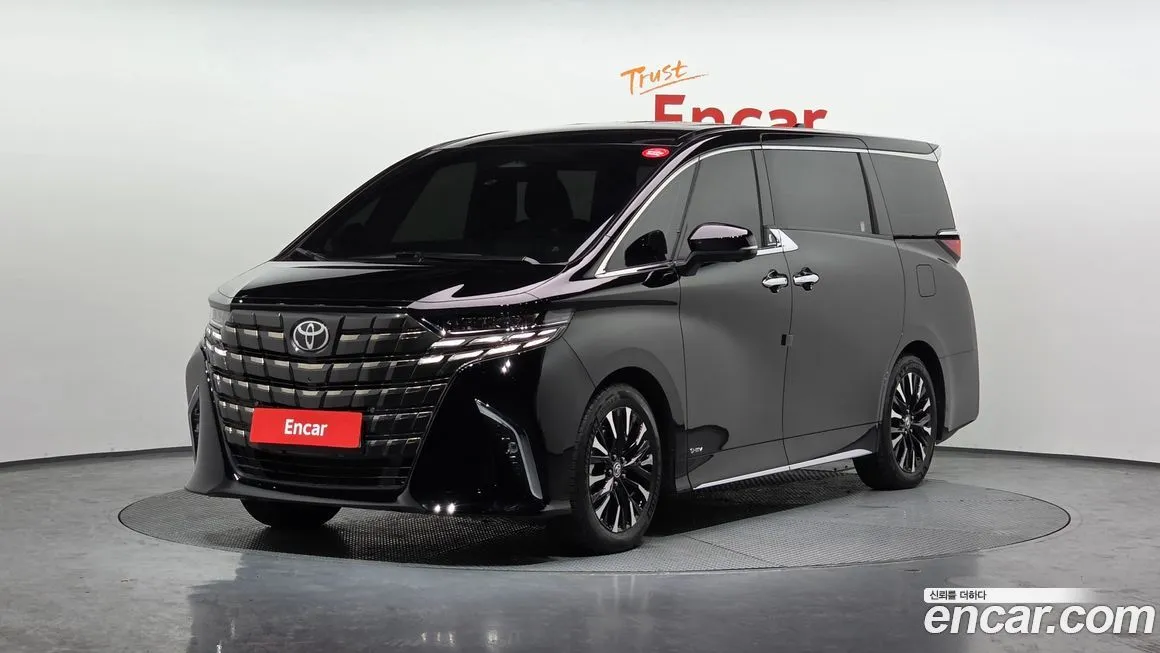 Toyota Alphard — фото 1