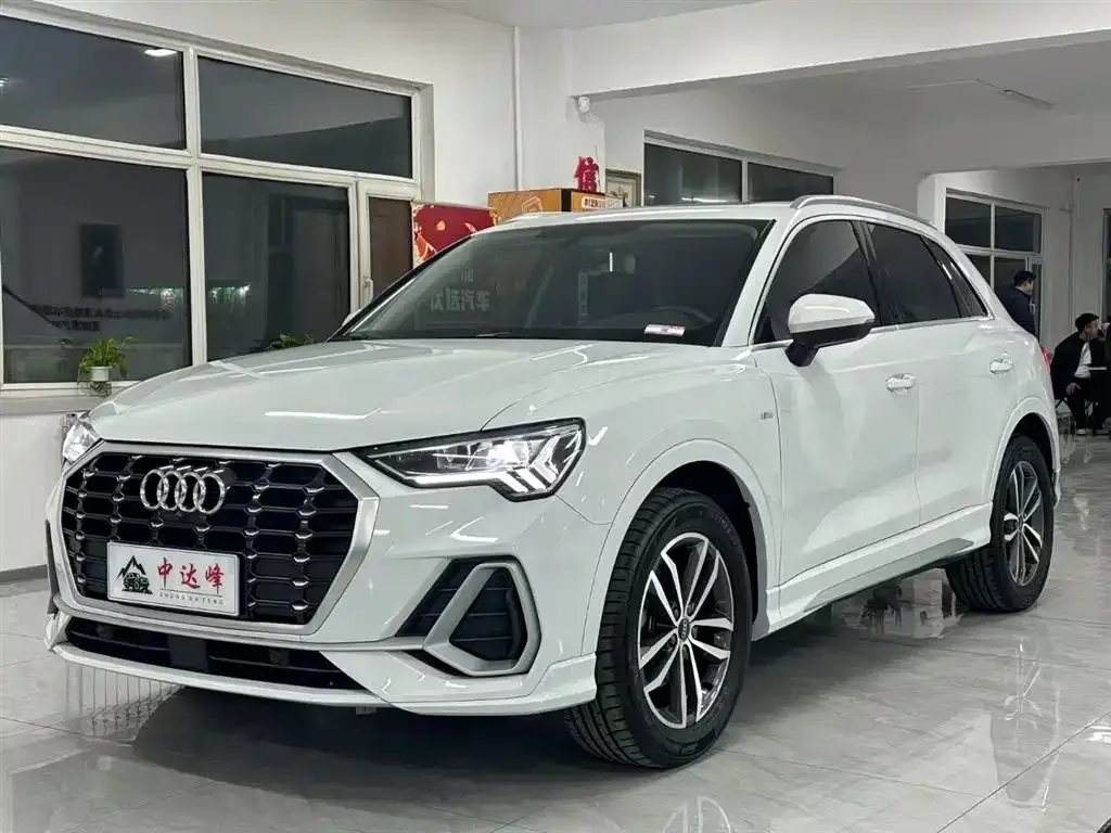 Audi Q3 — фото 1