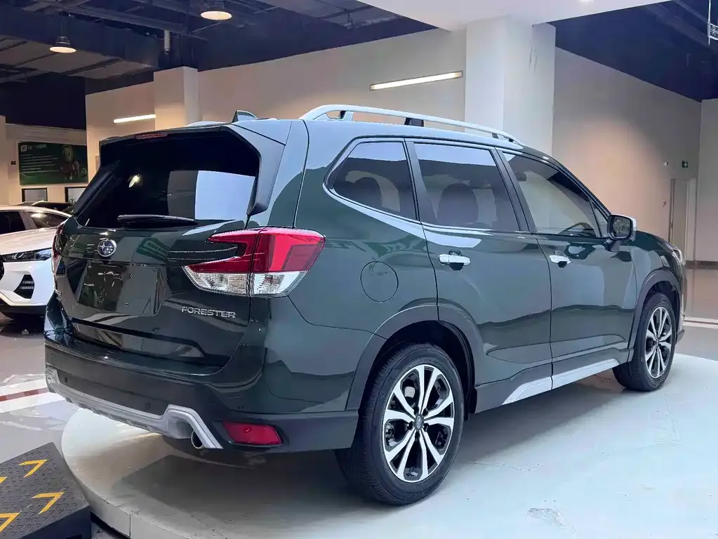 Subaru Forester — фото 8