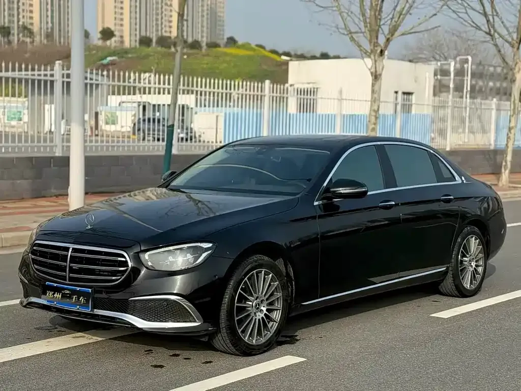 Mercedes-Benz E-Class — фото 1