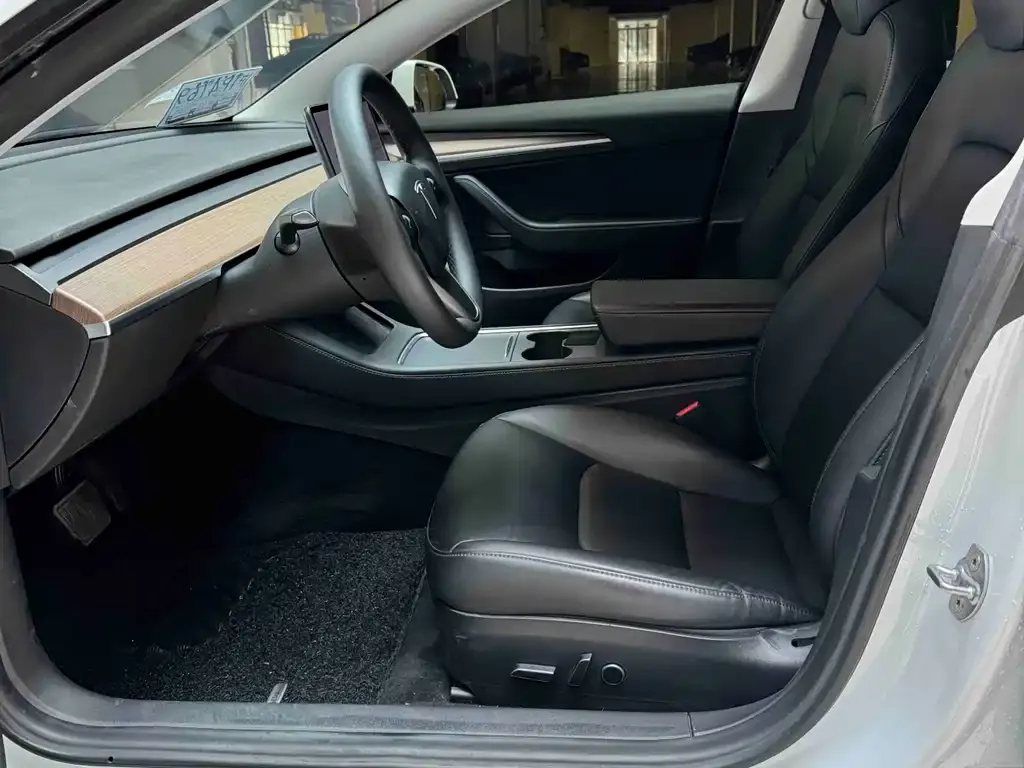 Tesla Model 3 — фото 3