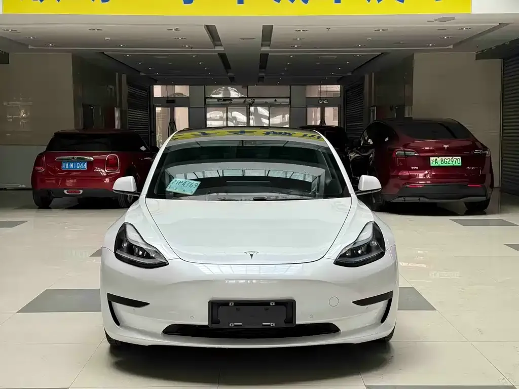Tesla Model 3 — фото 7