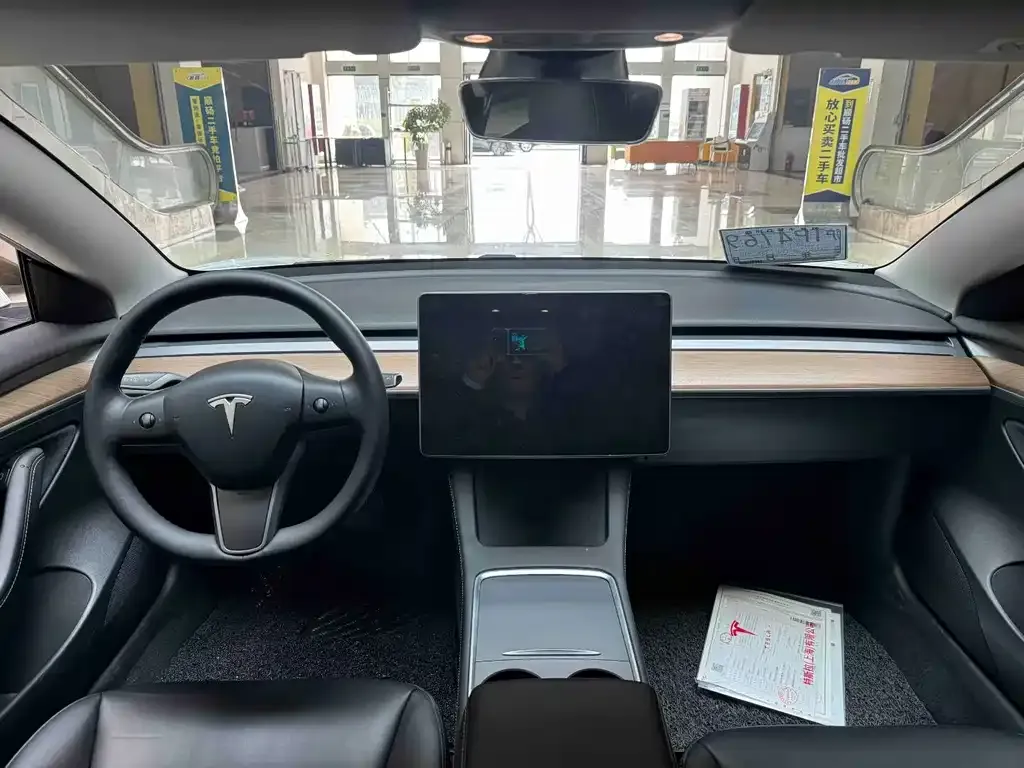 Tesla Model 3 — фото 4