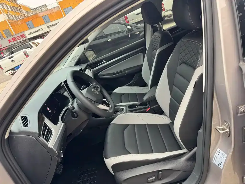 Volkswagen Bora 2023 из CN, фото 4