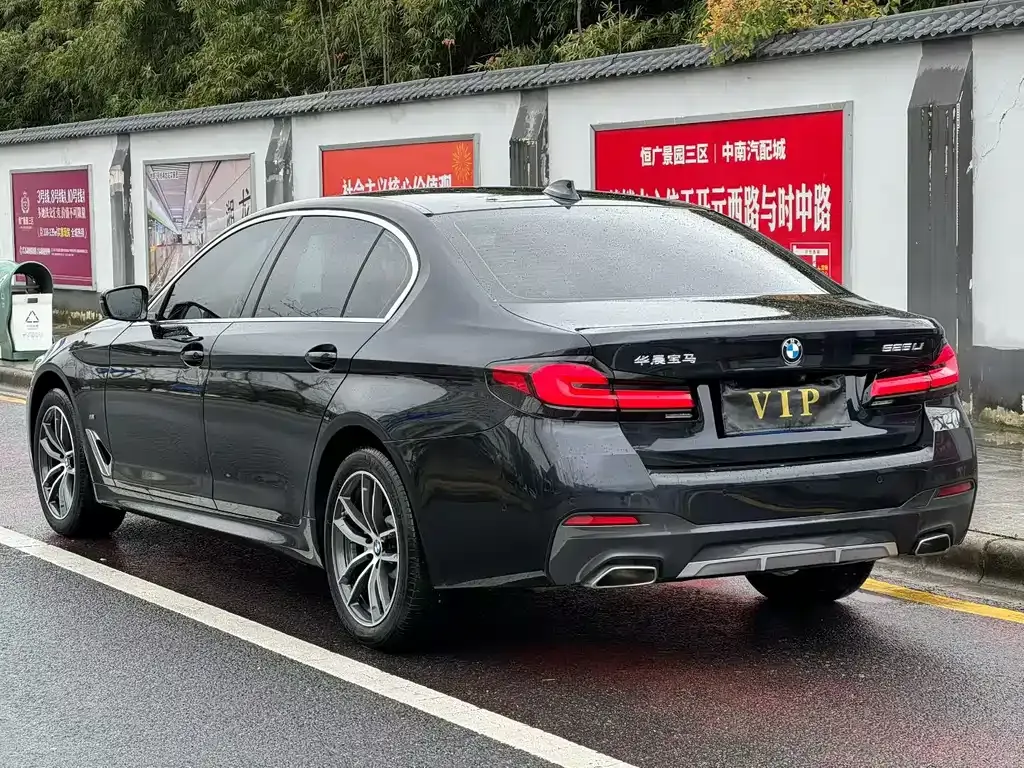 BMW 5 Series — фото 9