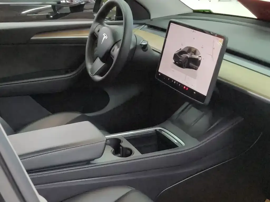 Tesla Model Y — фото 2