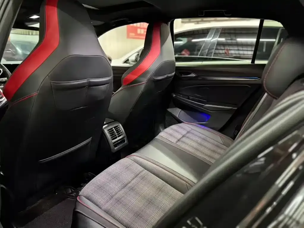 Volkswagen Golf GTI 2023 из CN, фото 9
