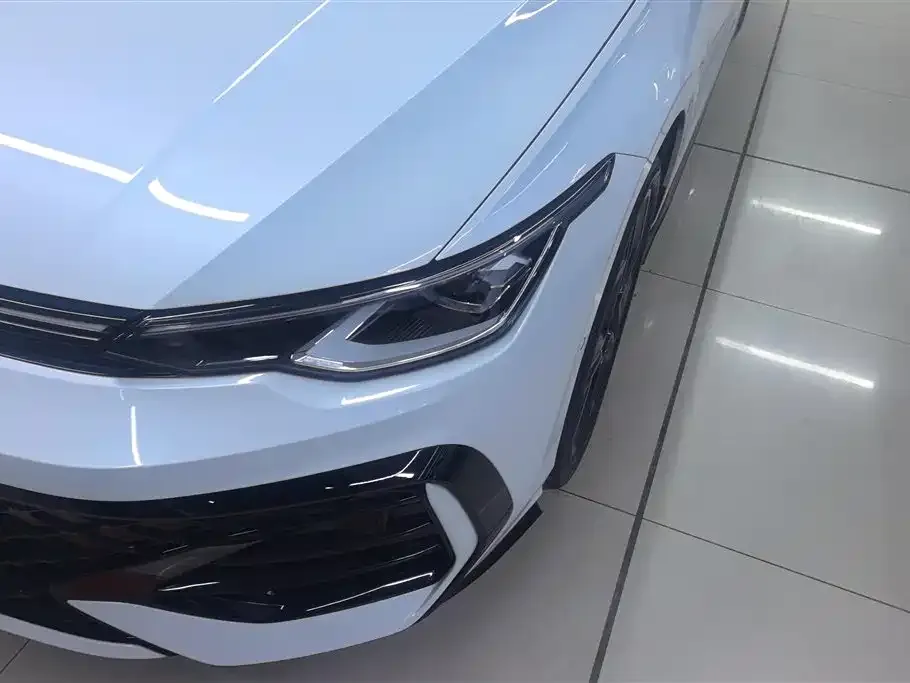 Volkswagen Golf 2025 из CN, фото 3