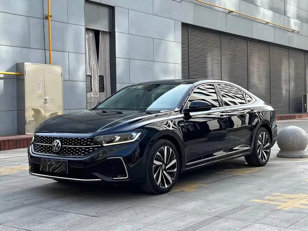 Volkswagen Passat — фото 1