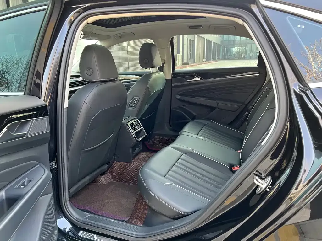 Volkswagen Passat — фото 8