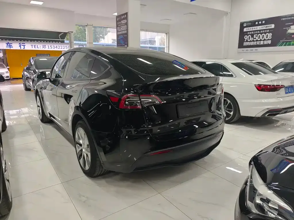 Tesla Model Y — фото 4
