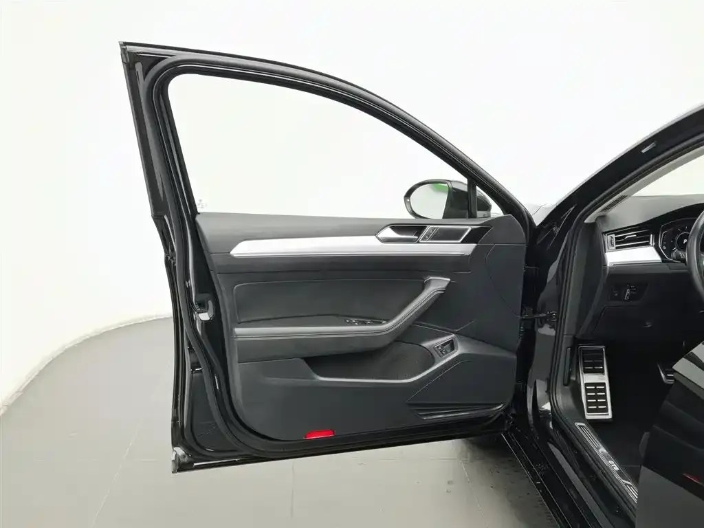 Volkswagen Magotan GTE PHEV 2023 из CN, фото 5