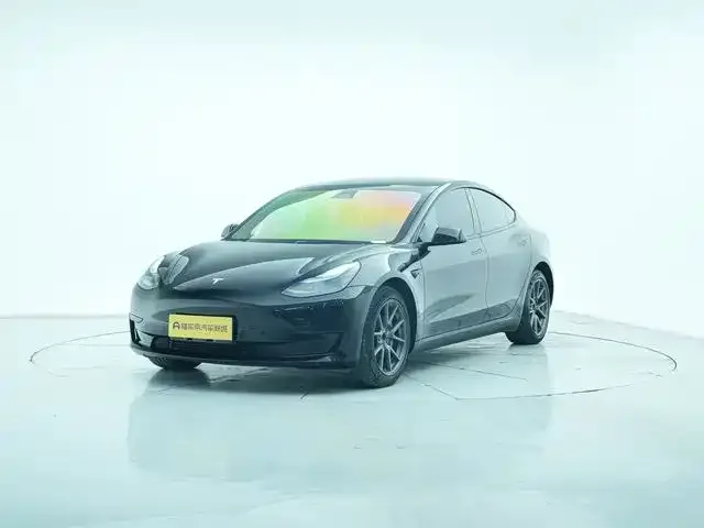Tesla Model 3 — фото 1