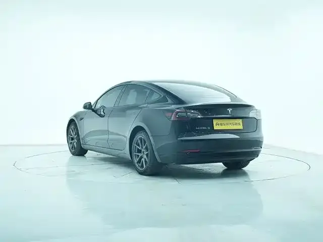 Tesla Model 3 — фото 2