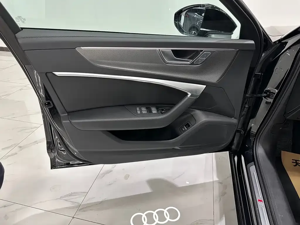 Audi A6L — фото 5