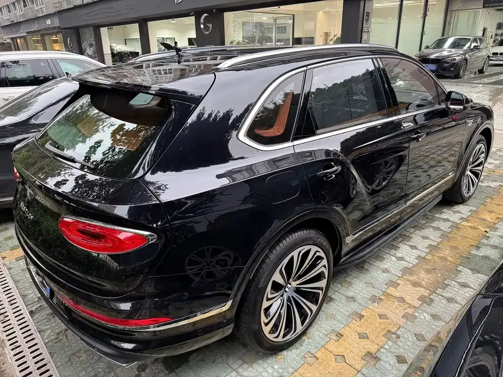 Bentley Bentayga 2022 из CN, фото 9