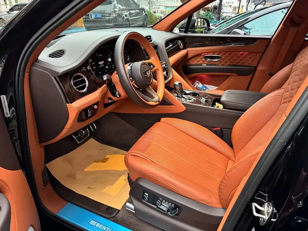 Bentley Bentayga 2022 из CN, фото 7