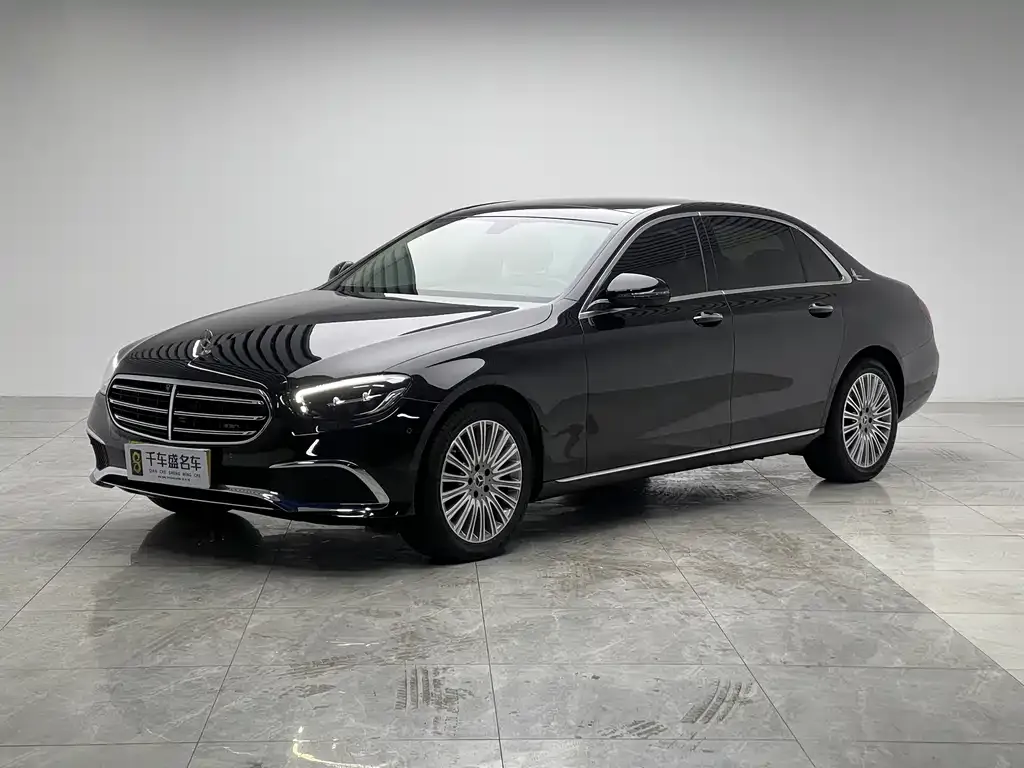 Mercedes-Benz E-Class — фото 1