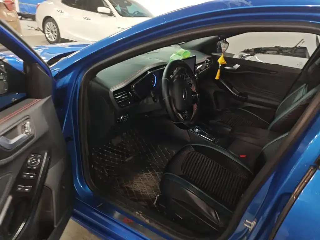 Ford Focus 2021 из CN, фото 8