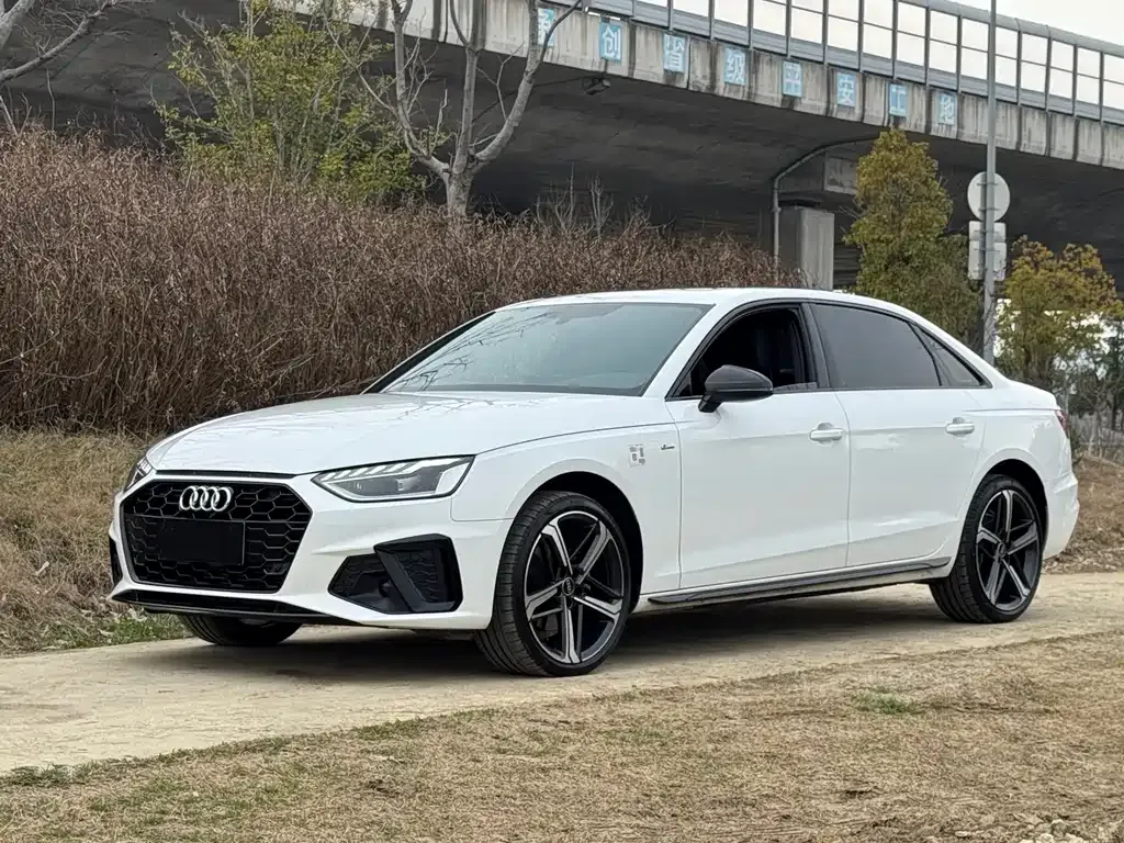 Audi A4L — фото 1