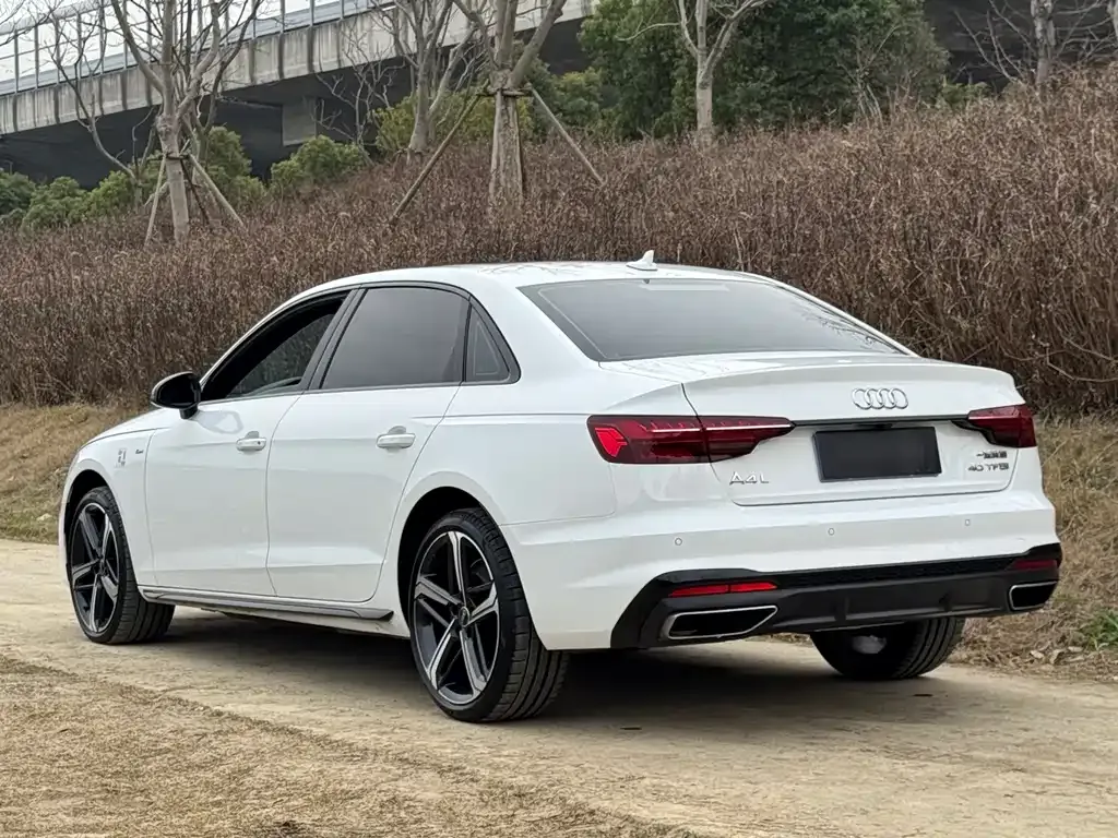 Audi A4L — фото 5