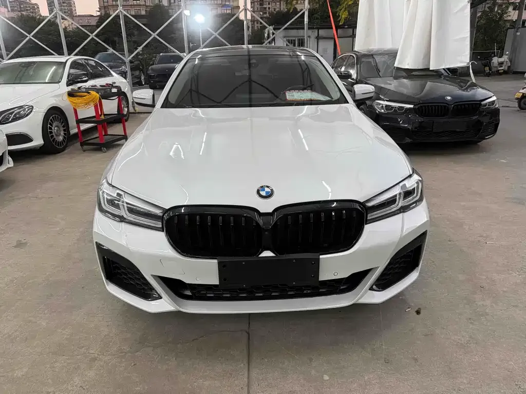BMW 5 Series — фото 1