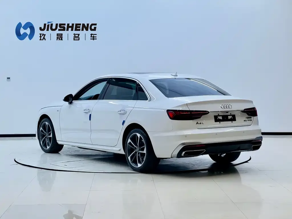 Audi A4L 2022 из CN, фото 4