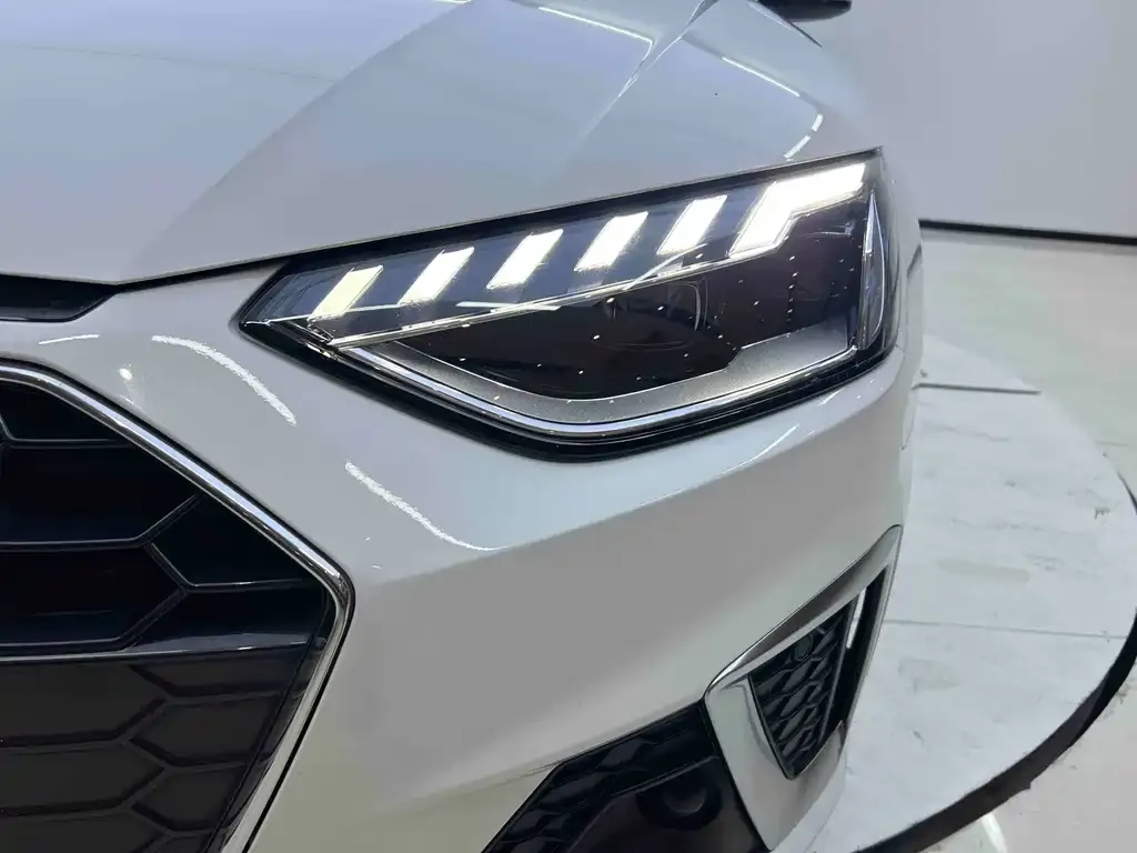 Audi A4L 2022 из CN, фото 6