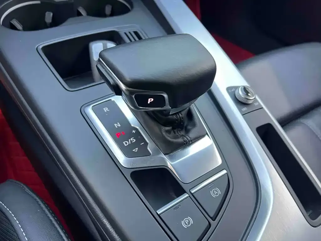 Audi A4L 2022 из CN, фото 2