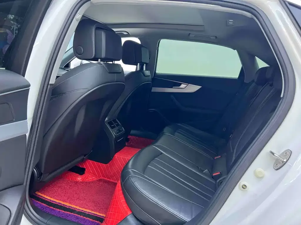 Audi A4L 2022 из CN, фото 7