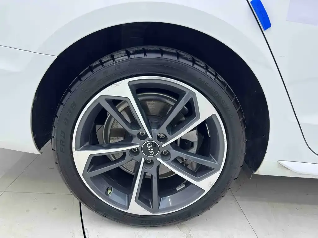 Audi A4L 2022 из CN, фото 3