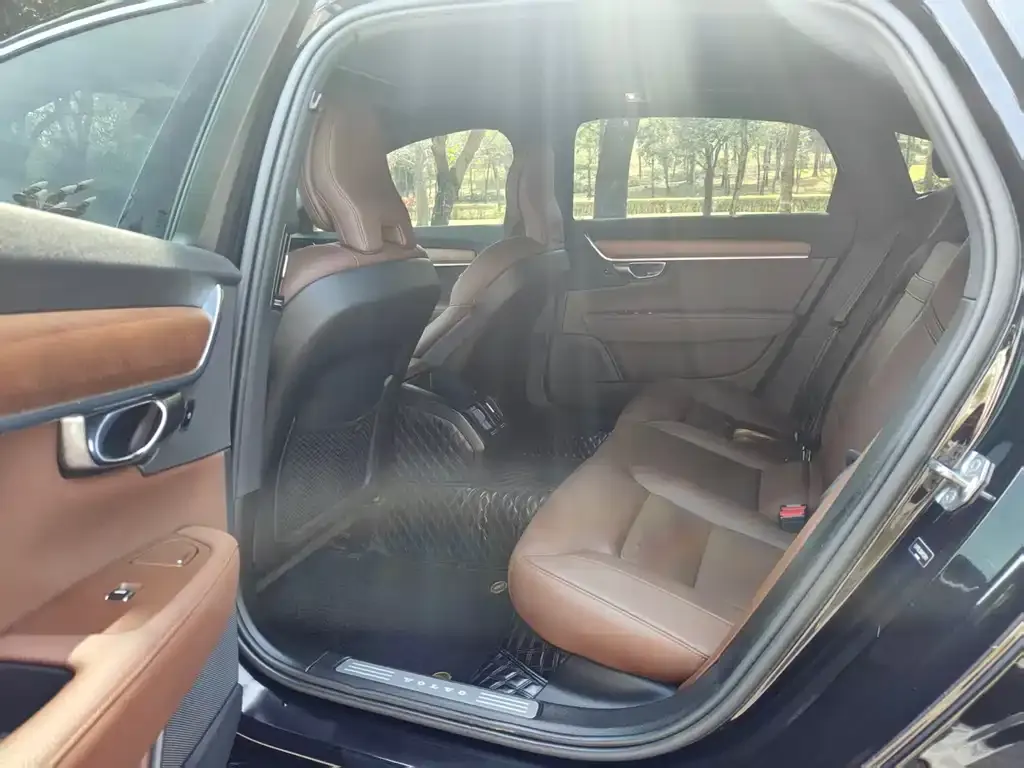 Volvo S90 2021 из CN, фото 2