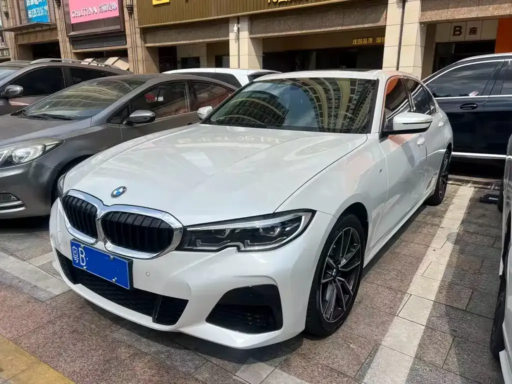 BMW 3 Series 2022 из CN, фото 1