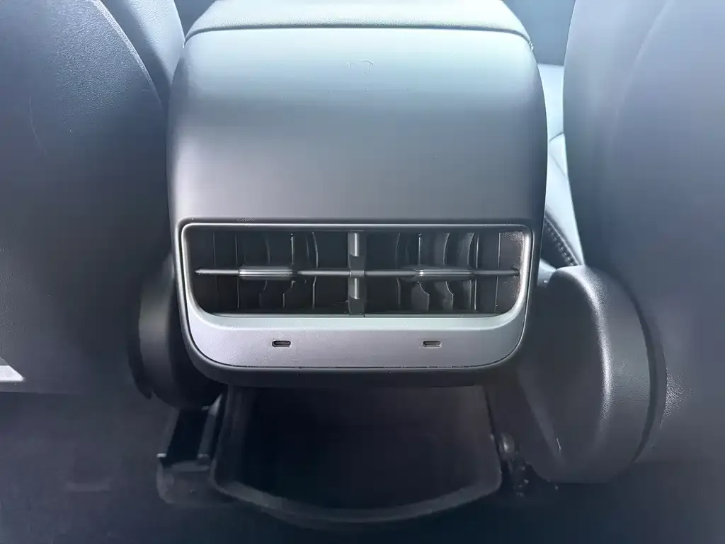 Tesla Model Y 2023 из CN, фото 2