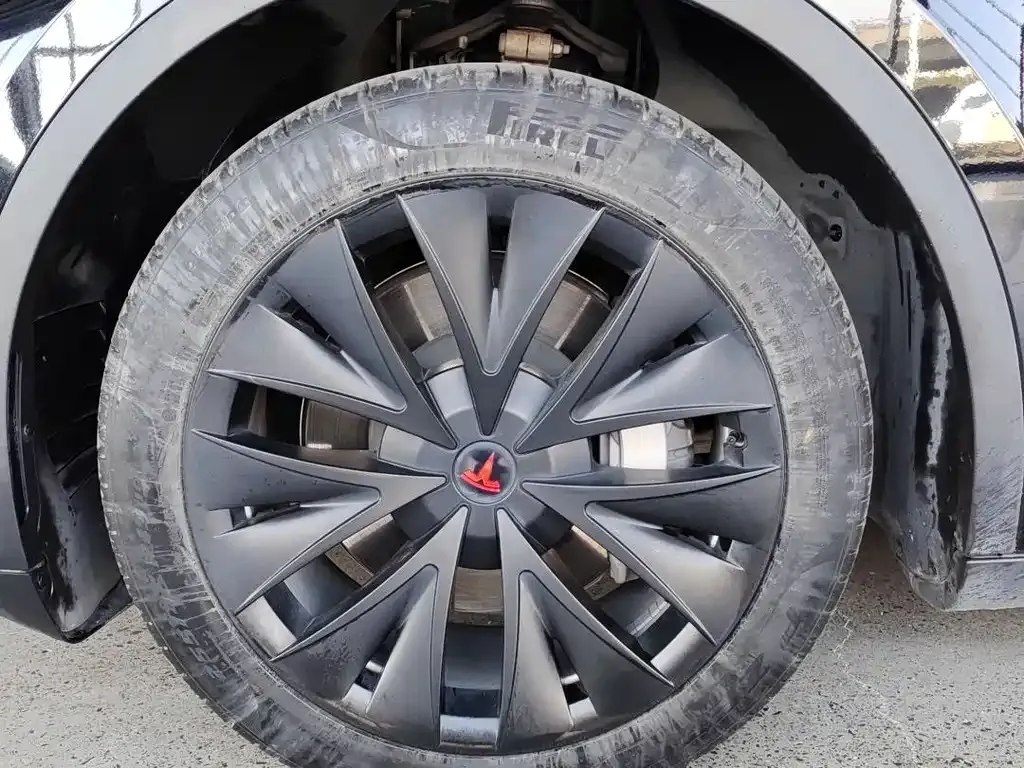 Tesla Model Y — фото 6