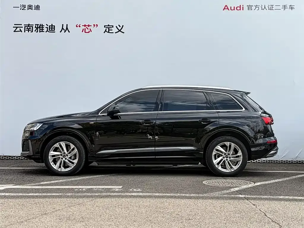 Audi Q7 2023 из CN, фото 2