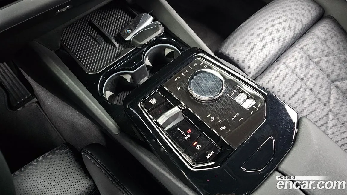 BMW 5-Series 2024 из KR, фото 4
