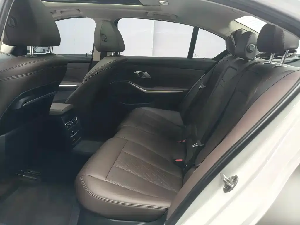 BMW 3 Series 2022 из CN, фото 9