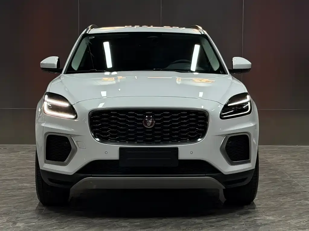 Jaguar E-PACE — фото 2