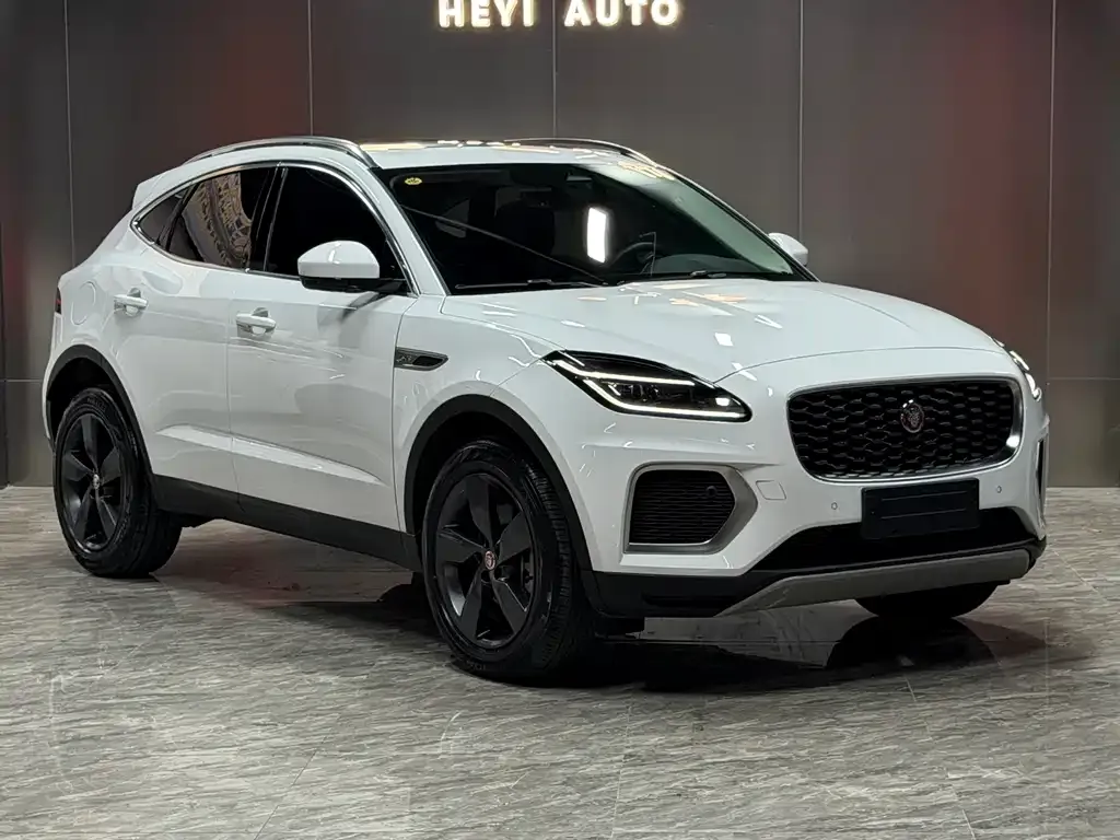 Jaguar E-PACE — фото 8