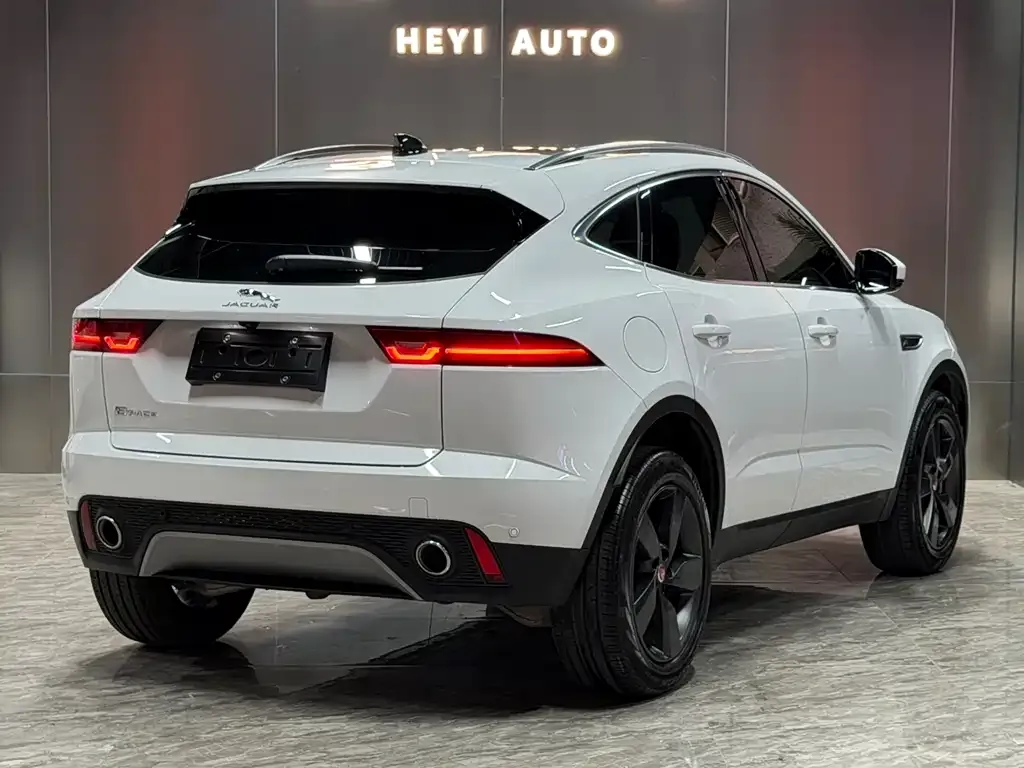 Jaguar E-PACE — фото 5