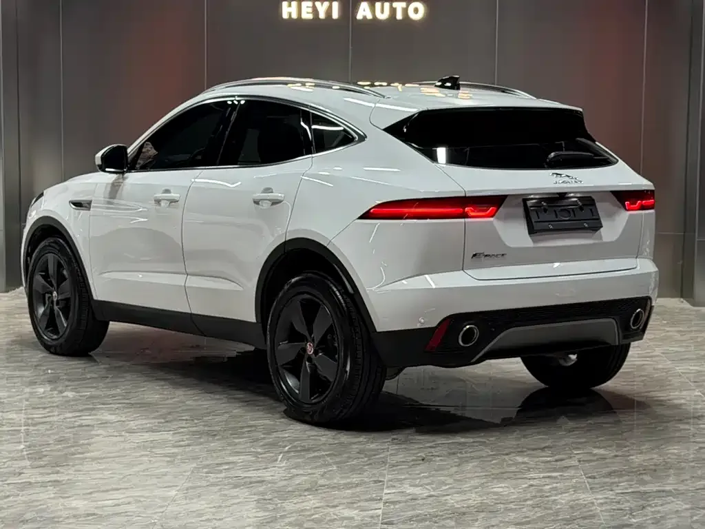 Jaguar E-PACE — фото 4