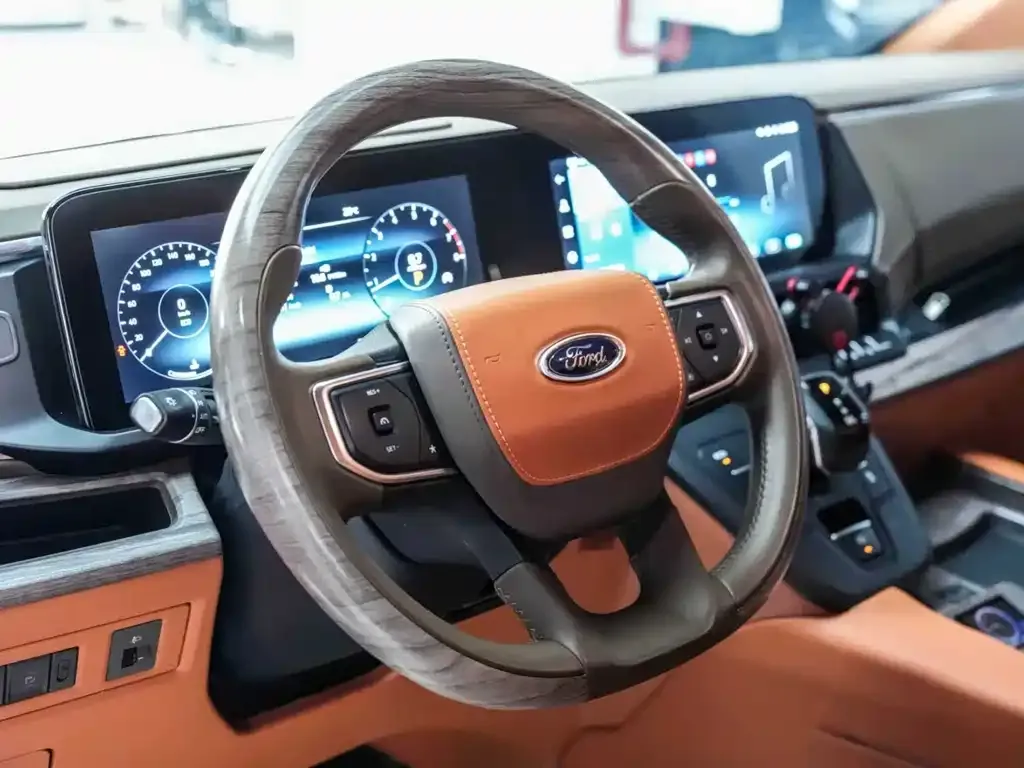 Ford Tourneo — фото 10