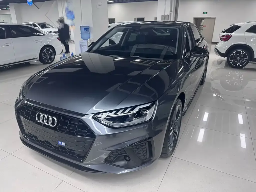 Audi A4L 2022 из CN, фото 1