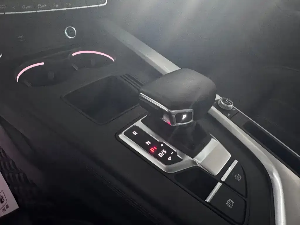 Audi A4L 2022 из CN, фото 3