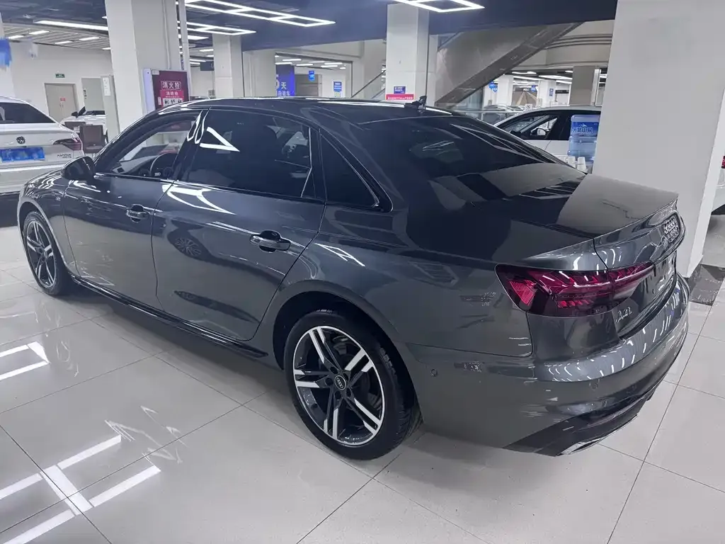 Audi A4L 2022 из CN, фото 5