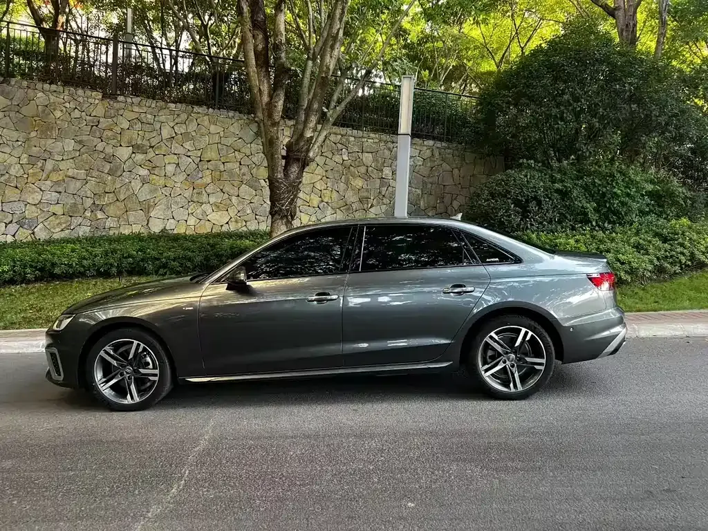 Audi A4L 2021 из CN, фото 6