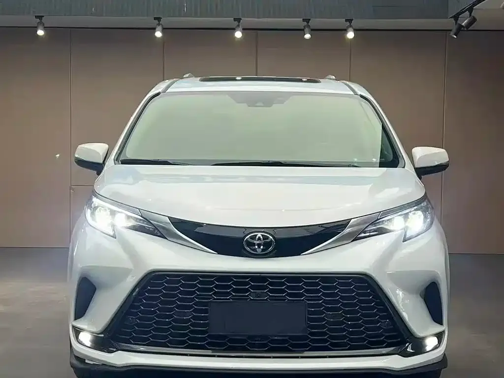 Toyota Granvia — фото 3