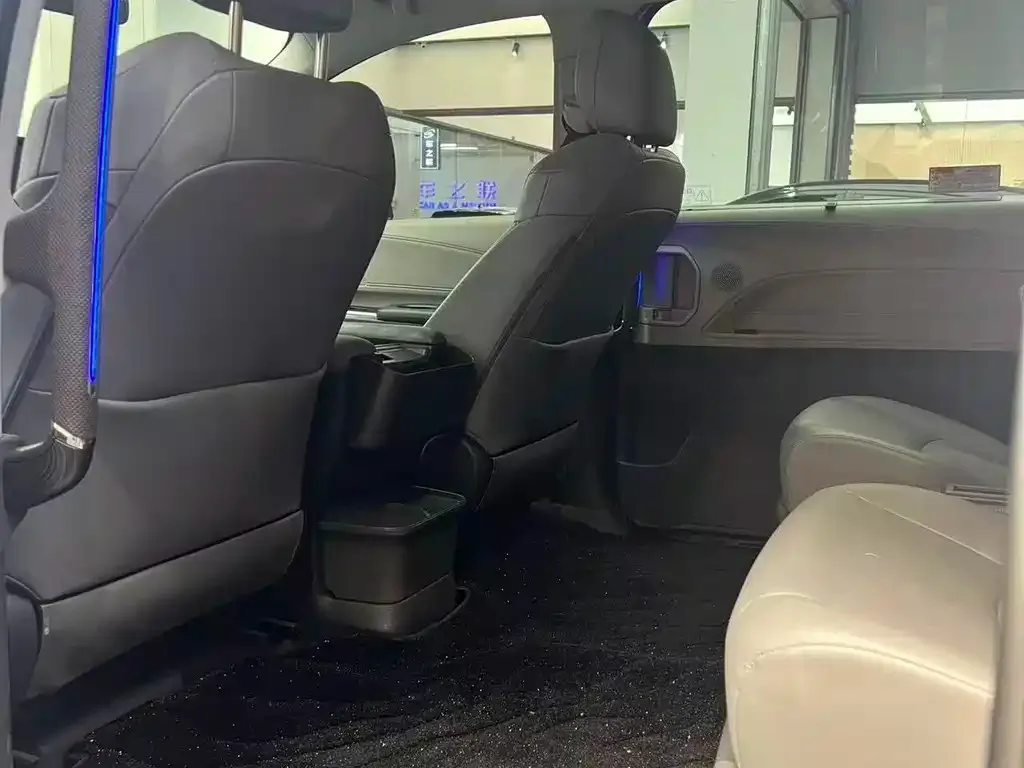 Toyota Granvia — фото 9